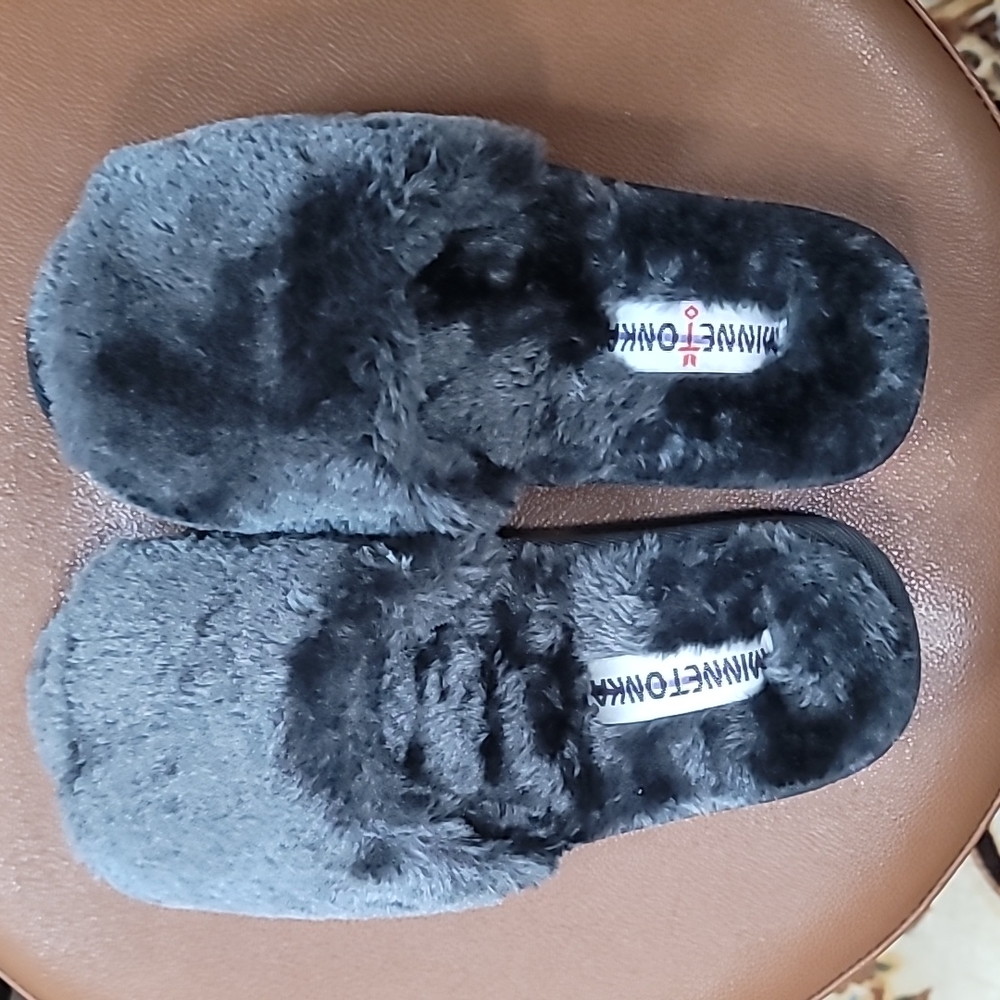 Lilly Faux Shearling SlippersMINNETONKA - Picture 4 of 9